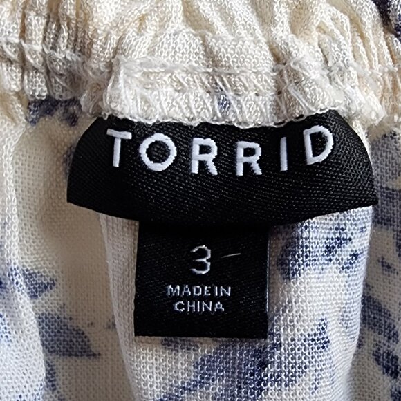 Torrid White and Blue Floral Blouse - Picture 9 of 16